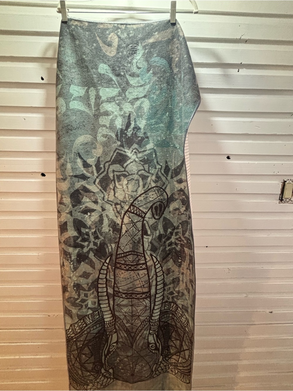 Manduka Bohemian Printed yoga Towel in Teal Gray